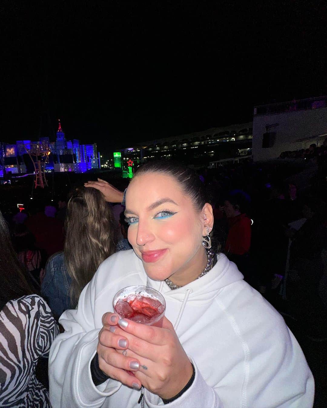 Bruna Unzuetaのインスタグラム：「🤍🤍 @thetownfestival」