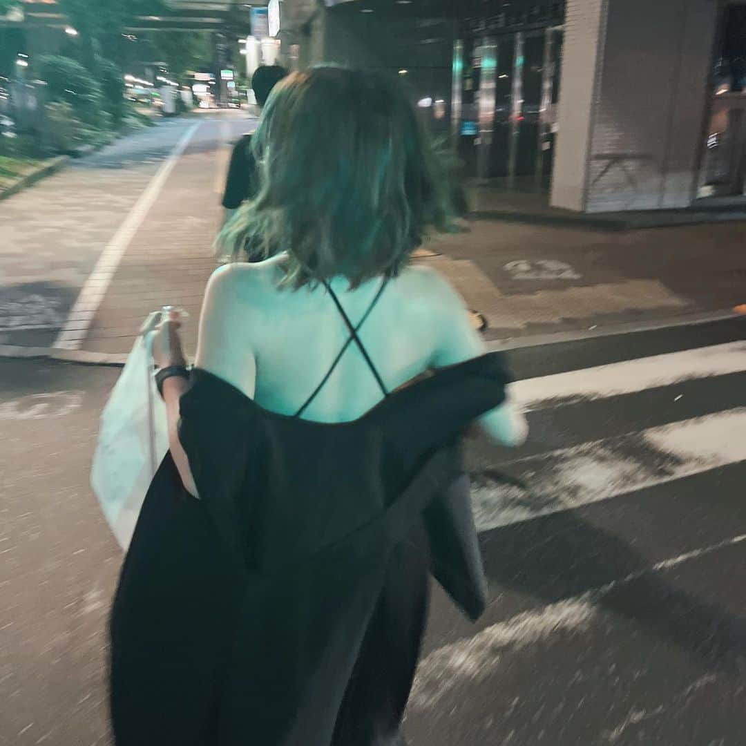 のインスタグラム：「走り回りたかった  気持ちよかったから4駅歩いた  携帯もほぼ見ずに歩くのもたまにはいいよ  #逃亡」