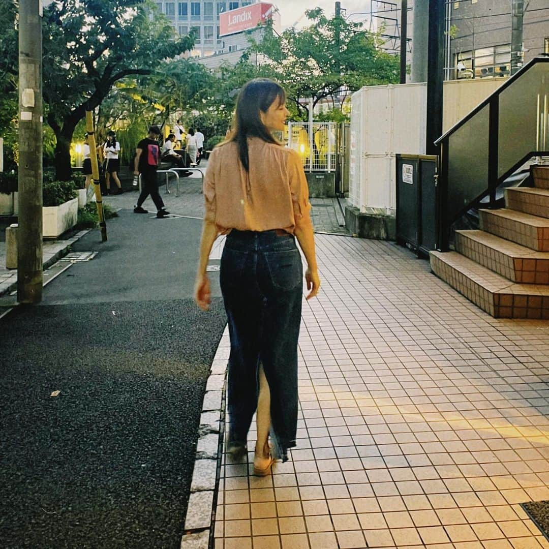 日下部ゆいこさんのインスタグラム写真 - (日下部ゆいこInstagram)「. . 大好きなデニムも 今年の夏は暑過ぎて 出番がほとんどなく。 . やっと心地よく履けるように。 . @yanuk_official  @casa_fline  コラボのデニムスカート。 . . #ootd#fashion#コーデ#私服#yanuk#casafline#デニムコーデ #デニム#ママコーデ」9月9日 22時30分 - yuiko_kusakabe