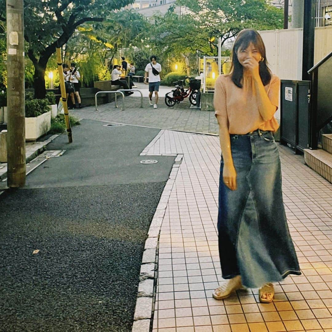 日下部ゆいこさんのインスタグラム写真 - (日下部ゆいこInstagram)「. . 大好きなデニムも 今年の夏は暑過ぎて 出番がほとんどなく。 . やっと心地よく履けるように。 . @yanuk_official  @casa_fline  コラボのデニムスカート。 . . #ootd#fashion#コーデ#私服#yanuk#casafline#デニムコーデ #デニム#ママコーデ」9月9日 22時30分 - yuiko_kusakabe