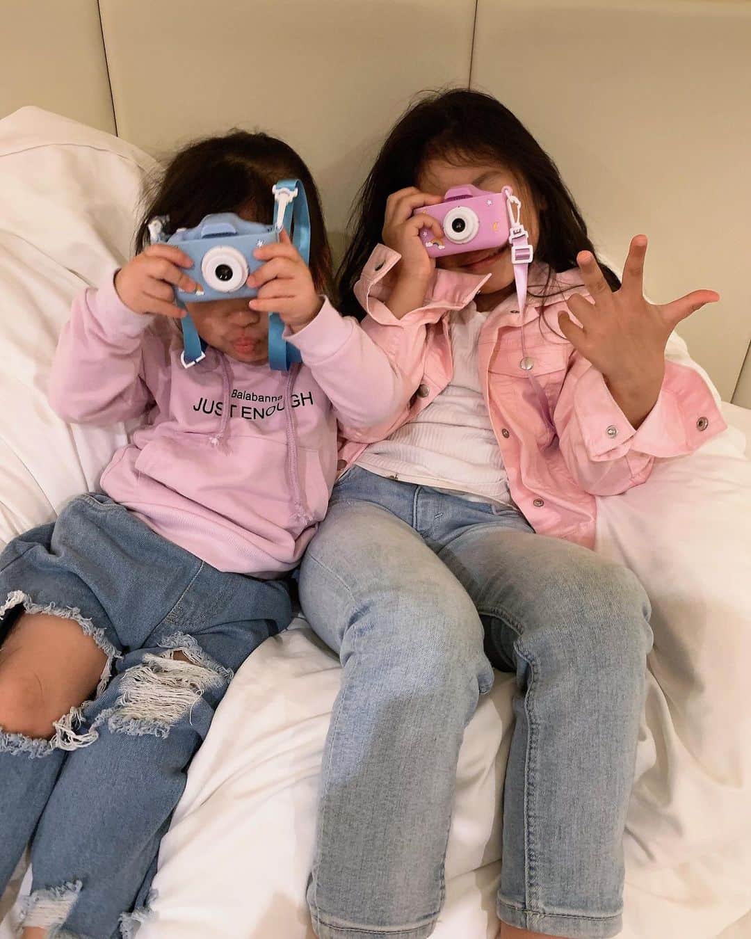 ゆん（並木優奈）のインスタグラム：「👶🏻👧🏻  1年前の子たち♡ どんどんお姉さんなるね〜」