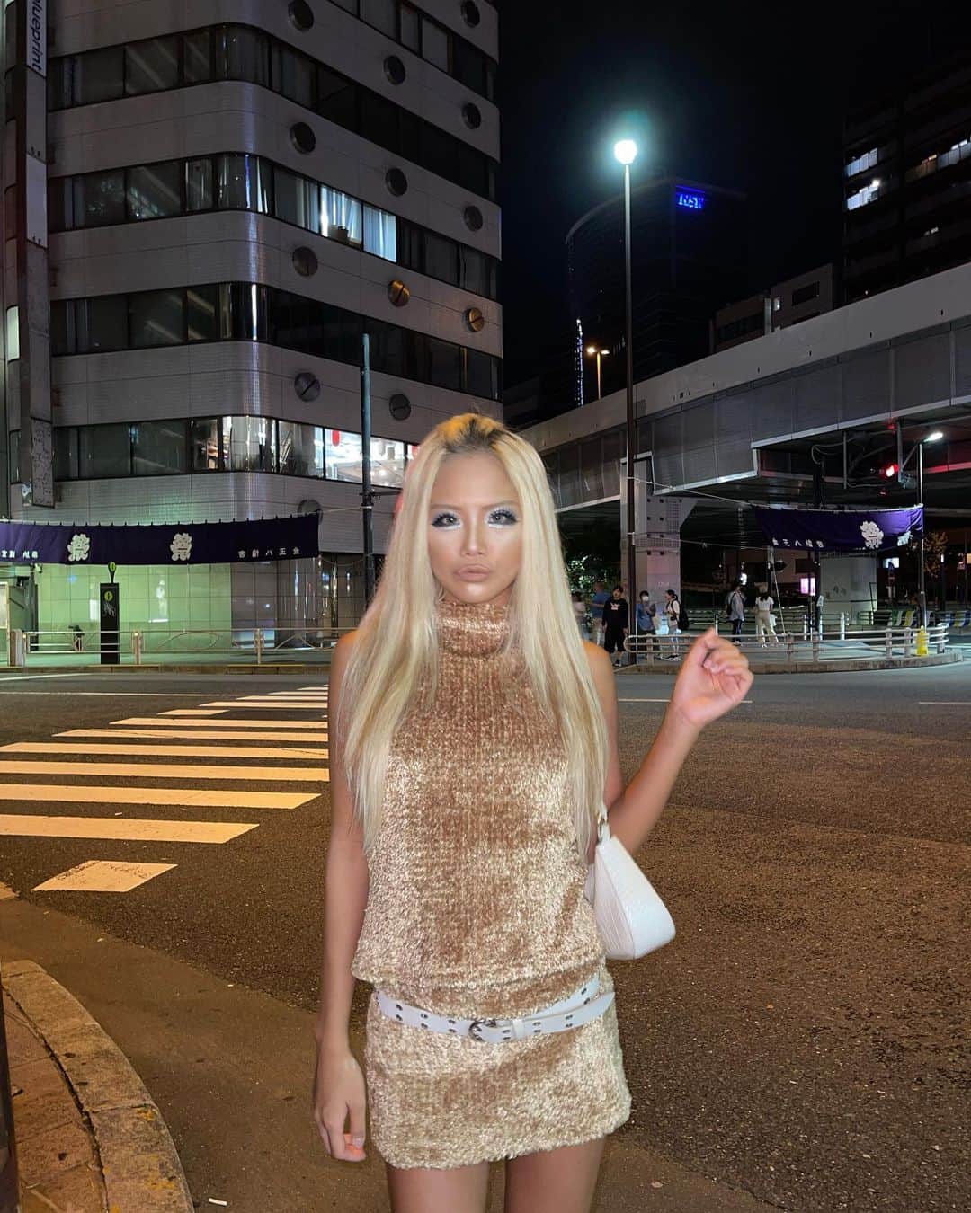 ERIKAのインスタグラム：「． ． ． ． 90s fashion🤎」