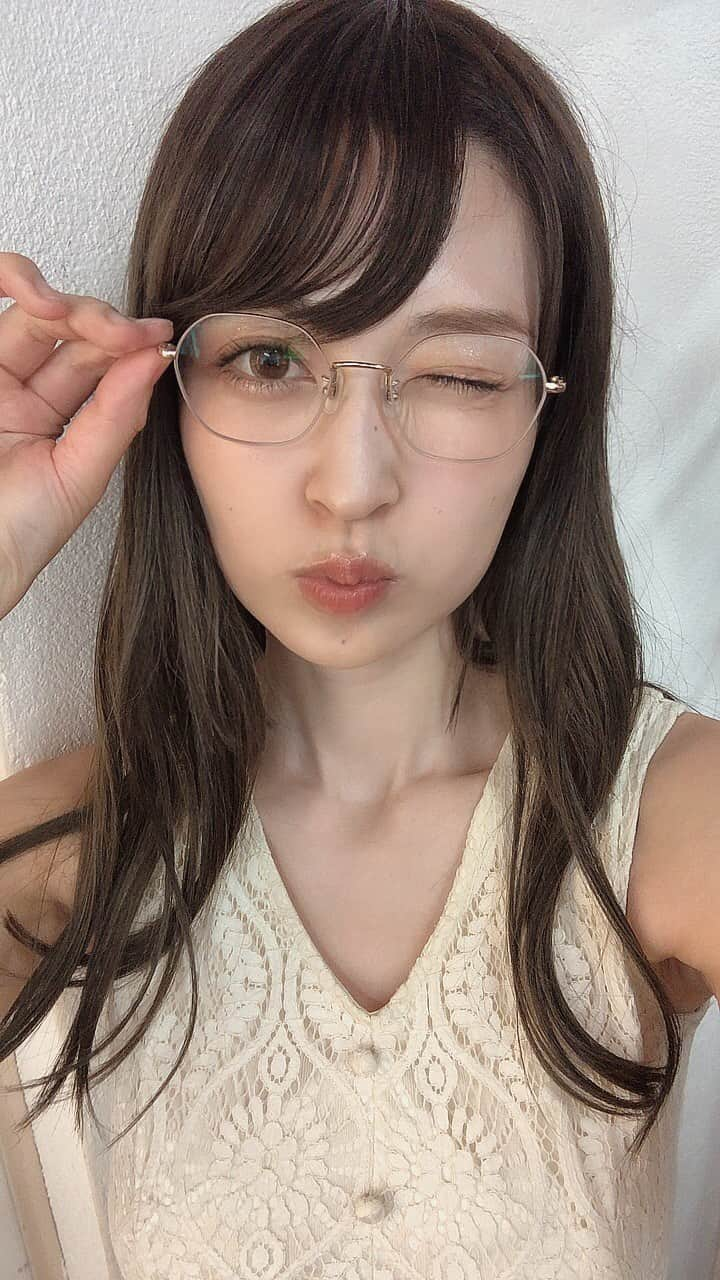 桐谷流華のインスタグラム：「撮影会ありがとうございました📸💓 ⁡ ルミカちゃんとコラボ撮影👯‍♀️ 嬉しい՞⸝⸝> ̫ <⸝⸝՞ ⁡ 差し入れまでありがと〜🎁🥹 ⁡ MEGUMIさんの美肌目指して毎日パック始めたので✨️早速使わせていただきます🛁💆‍♀️ ⁡ 来月の撮影会はいつがいいかな❓ ⁡ コメントやDMで教えてね😽✉️ (DMは返信できないのですが🙇‍♀️) ⁡ #パック #シートマスク #美肌   #だてめがね   #伊達眼鏡   #めがね  #平塚競輪  #競輪 #バンクエンジェル #貴族セクシー #ラウンドガール #3150fight #3150fightガールズ #boxing #ボクシング #格闘技 #abema #japan #japanese #桐谷流華  #撮影  #撮影会  #モデル  #グラビア  #pechemagazine  #pechemodel #tiktok  #model #ビジョビ  #美容好きな人と繋がりたい」