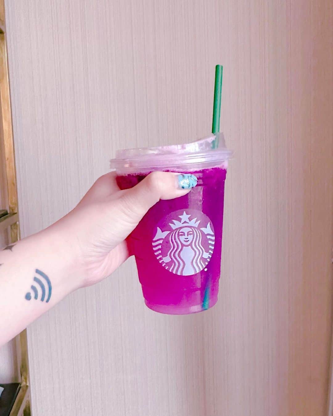 小西せなさんのインスタグラム写真 - (小西せなInstagram)「💖🐉ドラゴン・ドリンク🐉💖 　　- Pink Dragon Drink -  と  🎀🍼ピンク・ドリンク🍼🎀 　　- Pink Drink -  アメリカのスタバ限定で滞在中毎日飲んでしまった」9月9日 22時36分 - sxexnxa