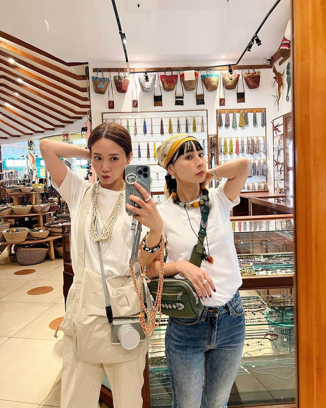 田中里奈さんのインスタグラム写真 - (田中里奈Instagram)「只今タンザニアのサファリに来ています！ 旅の相方はなおちゃん♡ 一緒に景色や色んなアフリカを味わってるよ✨  まだ旅の途中、いやまだまだ序盤だけど、既にまた来たい！  #たなか旅メモ ←今までの旅の記録はここに #アフリカ旅行 #タンザニア #Tanzania #サファリ #Safari #serengety #りなとなおこのアフリカ旅行」9月9日 22時36分 - tanakaofficial