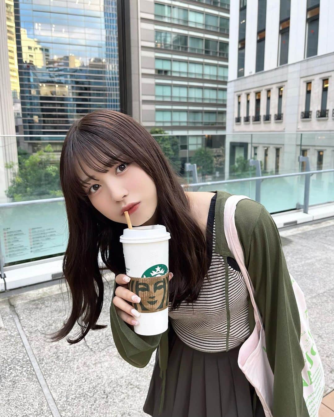 浅原凜のインスタグラム：「ベンティにしちゃった☕️  最近スタバ行ったら ホワイトモカばっかり飲んでる~  みんながすきなの教えて🎶」