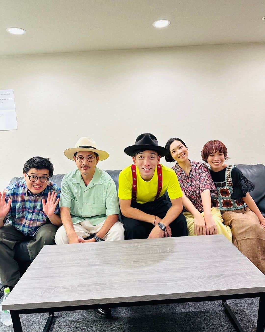 tomiのインスタグラム：「『EVERGREEN』リリースツアーでD.W.ニコルズワンマンライブ東京SHIBUYA PLEASURE PLEASUREでした！ バンドセットとしてはファイナル公演で、大好きなニコルズの音楽と、尊敬する家族のようなメンバーと、愛のあるスタッフチームの皆さまに出会えた喜びを噛み締めるような贅沢な日でした！ お二人でのアコースティックセットツアーが無事に完走できますように！ ありがとうございました！  #dwニコルズ  #dw25」