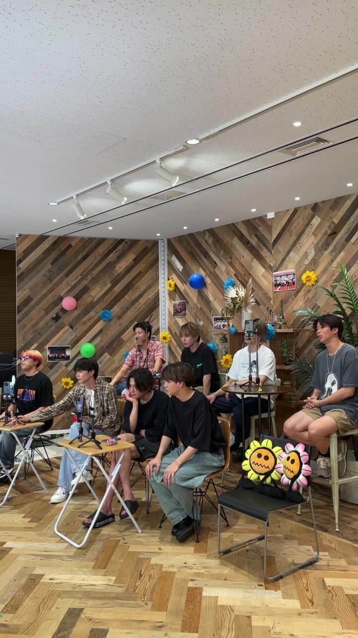 FANTASTICS from EXILE TRIBEのインスタグラム：「#fantaroday🌻  素敵な日になりました☺️✨ これからも一緒にお祝いしていきましょう🎂」