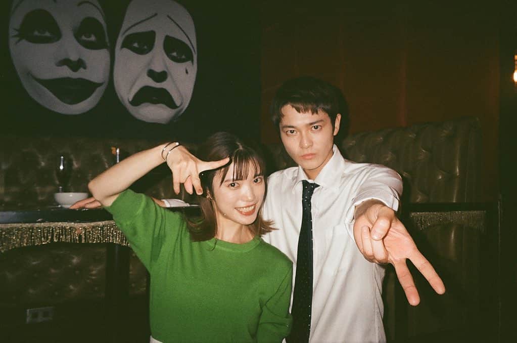 美山加恋さんのインスタグラム写真 - (美山加恋Instagram)「◤around 1/4 第8話◢ #ABCテレビ(関西) 9/10(日)深夜0:55 #テレビ朝日(関東) 9/9(土)深夜2:30  第8話からオフショット。 ギャルピ✌🏻  早苗とケンタのキスを目撃した康祐…？  さぁ、ケンタとの決着の時です。 ケンタと早苗は、 アラクオの中でも共感性の高いほうの関係性なのでは。  公式のメイキングでもあるとおり、現場はそれはそれは楽しい撮影でした。笑  そして、それぞれの恋がまた動き出します。  ここにきて、 いよいよ一真も動き出す。 一真編、予想外の雰囲気が… アラクオまだまだまだまだ…面白くなっていきます。✌🏻😂 お見逃しなく‼︎  #アラクオ #美山加恋」9月9日 22時52分 - miyamakaren
