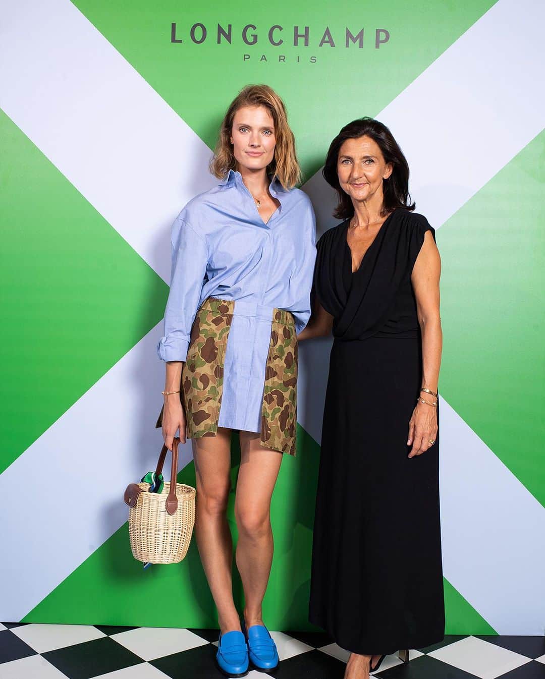 Longchampのインスタグラム：「"At the Races" - When fashion and horse racing unite.  #ConstanceJablonski with Longchamp Creative Director #SophieDelafontaine  Guests: @elodie_fontan  @steficelma  @haidaraeye  @badouchatelain  @alizeeofficiel  @gabriellaberdugo  @piawurtzbach  @junybreeze  @sofyabenzakour  @gezellerenee  @irisdaily_  @sarahshalaclub  @elviralegrand   #LongchampFW23 #LongchampAtTheRaces」