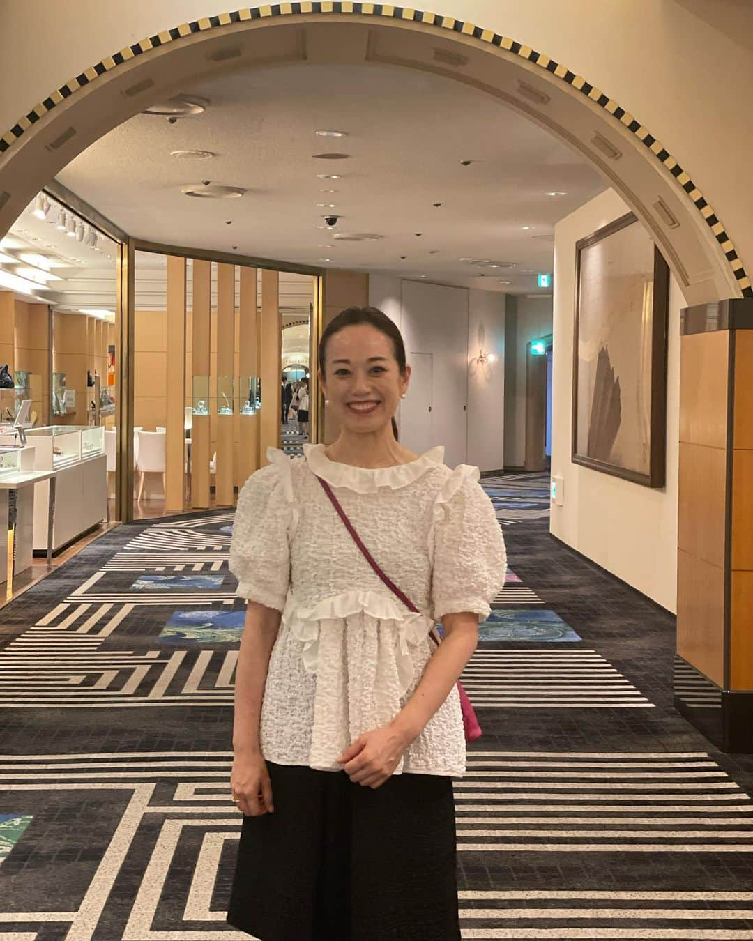 沢瀉美緒さんのインスタグラム写真 - (沢瀉美緒Instagram)「※ Beautiful Japanese garden  @hotelnewotanitokyo ✨ . お稽古はじめはいつもこちら💁‍♀️ そして、お着物なので、ここでの お洋服写真は珍しい🤭 . . #tops #ceciliebahnsen  #skirt #dolchegabbana  #fashion #instafashion #ファッション #hotelnewotanitokyo #ホテルニューオータニ」9月9日 23時07分 - mio_omodaka