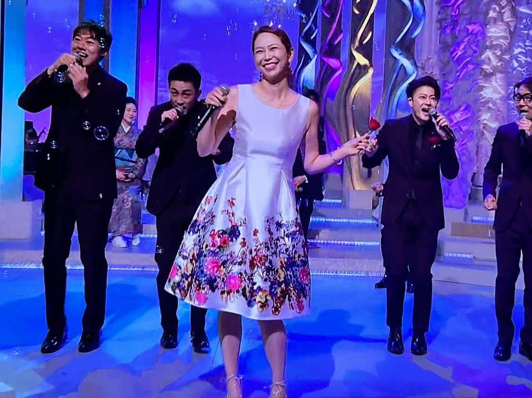 翠千賀のインスタグラム：「人生歌がある、見てくださった皆さま、ありがとうございました！！淡谷のり子さん、大大大先輩の歌を歌わせて頂けて、幸せでした！ そして、ベイビーブーさん、素晴らしい！幸せな収録でした！ありがとうございました！  #淡谷のり子 さん　#ベイビーブー さん #人生歌がある　#bs朝日  #歌番組」
