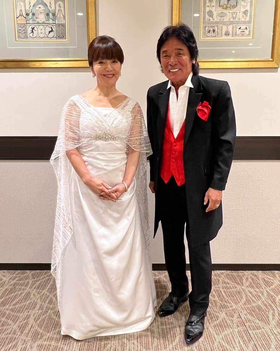 岩崎宏美さんのインスタグラム写真 - (岩崎宏美Instagram)「今日は姫路で行われたイベントに参加させていただきました。 懐かしいスポーツ選手も、沢山客席にいらして、野球好きの松崎しげるさんは、野球のおしゃべりが止まらなくなりました。笑 そして松崎さん、あんなに日焼けなさっているのに、予備軍のシミがないんだそうです⁉️ そんなことってあるのかな?と思ったけれど、「もしかしたら全部がシミなんじゃないんですか❓」と伝えたら、北野武さんにも同じことを言われた‼️とおっしゃられていました。 武ちゃんと同意見で嬉しかった私です❗️ #松崎しげる #北野武 #日焼け #岩崎宏美」9月9日 23時17分 - hiromiiwasaki_official