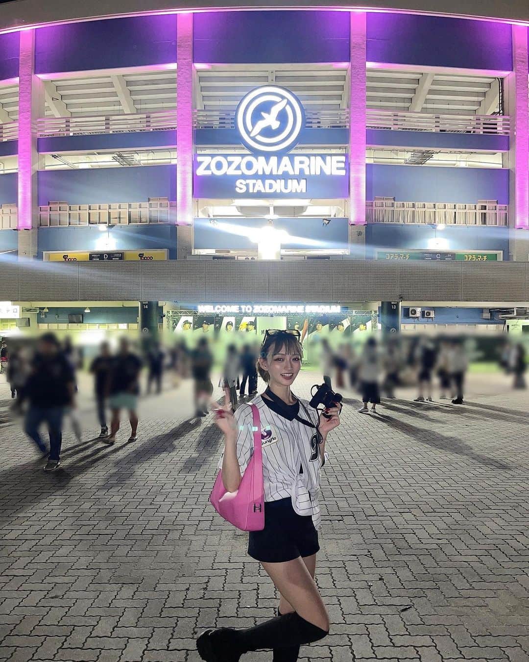 流川夕のインスタグラム：「今シーズン？4回目の試合⚾️ マネージャーさんと見に行ってきたァ ファンの方や選手に失礼だと思って 遂にユニフォーム買っ夕😂⚾️✨  頑張ってる方を見ると 頑張ろうと思えるし癒しだし 応援したくなる🥹💖🌸🎀クゥ~  推しは推せる時に 推さなきゃ後悔するし 責任持って応援しなきゃ」