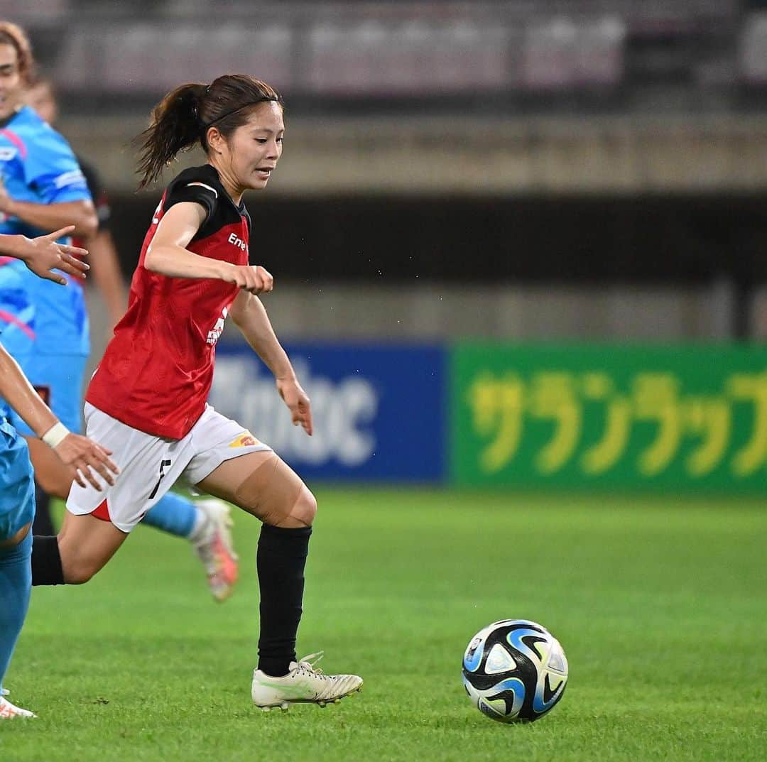 伊藤美紀のインスタグラム：「vs マイナビ仙台レディース 3-0✨  Awayにも関わらず、沢山のサポーターの皆さんと共に戦いクリーンシート、3得点最高でした❤️‎🤍🖤 . みんなシュート上手すぎ。 いい崩しからのゴールは嬉しい🥰  @yuippppp_9  @kozue_ando_official  @naomoto6hikaru   ナイスゴールです🫡👏 .  現地、YouTubeでの沢山の応援ありがとうございました😊 . #三菱重工浦和レッズレディース  #伊藤美紀 #5 #weリーグカップ」