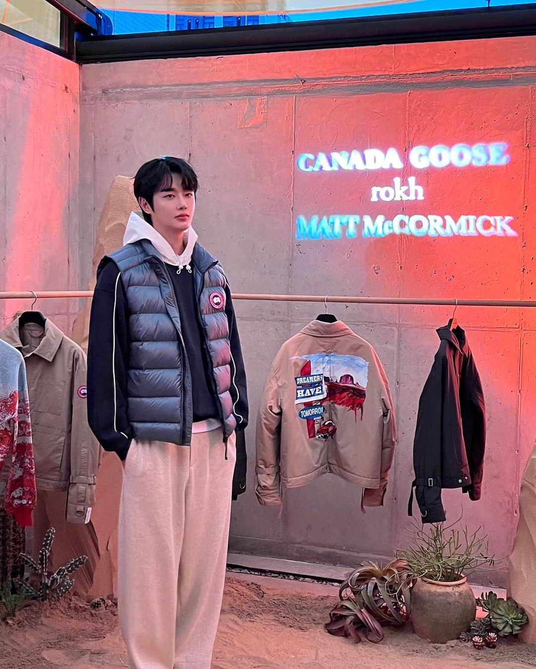 ガンヒさんのインスタグラム写真 - (ガンヒInstagram)「#광고 @canadagoose  X @rokhofficial X @mattrmccormick  Collaboration FW23 Collection. 🐎 _ #LiveInTheOpen #CanadaGooseKR #캐나다구스」9月9日 23時15分 - kanghui_