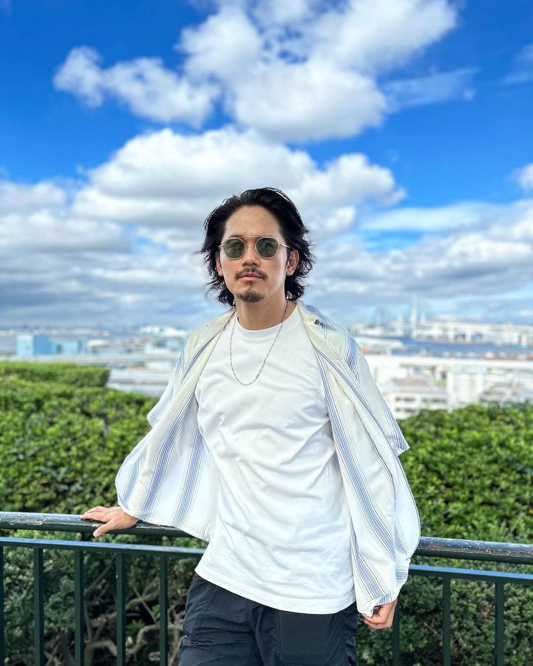 のインスタグラム：「🧔🕶️☀️☁️」