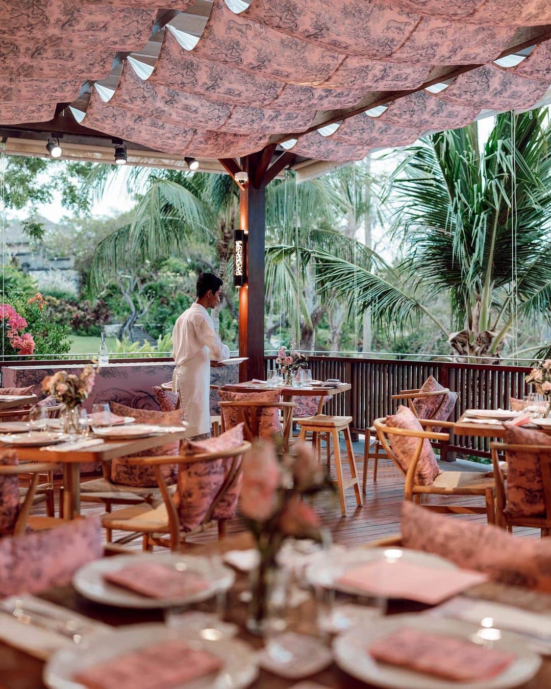 リリー＝ローズ・メロディのインスタグラム：「When @dior takes over @fsbali ✨😮‍💨」