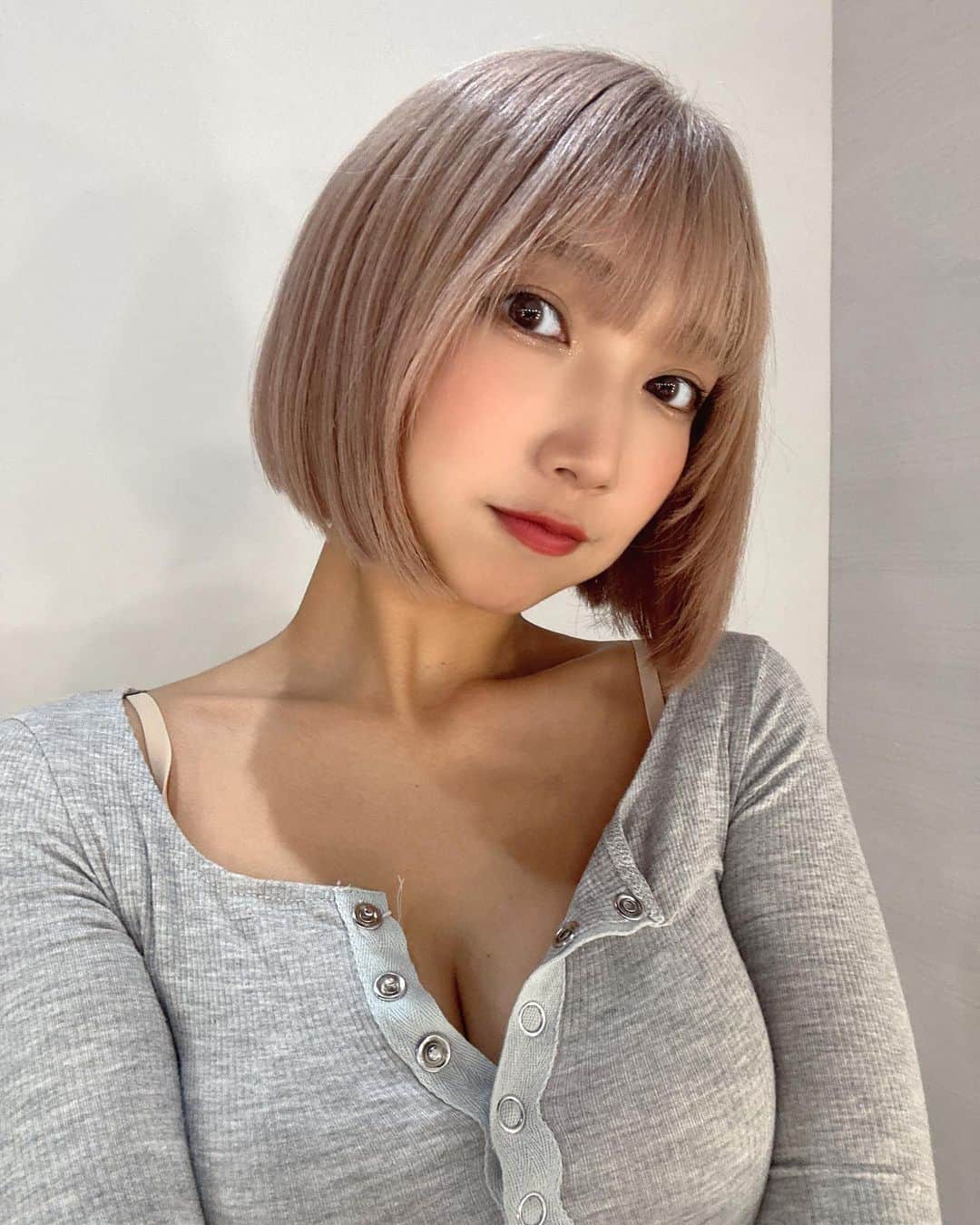 霜月めあのインスタグラム：「今日の深夜は#ゴチャ15 〜〜〜 よろしくお願いします🙇‍♀️  そして夏コミ新刊が、通販本日まで！ まだGETできない人は駆け込みいっそげー！  https://ec.aiconiq.co.jp/  #셀카 #셀스타그램 #패션스타그램 #데일리 #asiangirl #cosplay #좋아　 #follow #like #tokyo #ootd #自撮り界隈 #自撮り女子 #sexybody #love #맞팔 #tagsforlikes #japanesegirl #女孩 #发#爱 #instadaily #グラビア #日系穿搭」