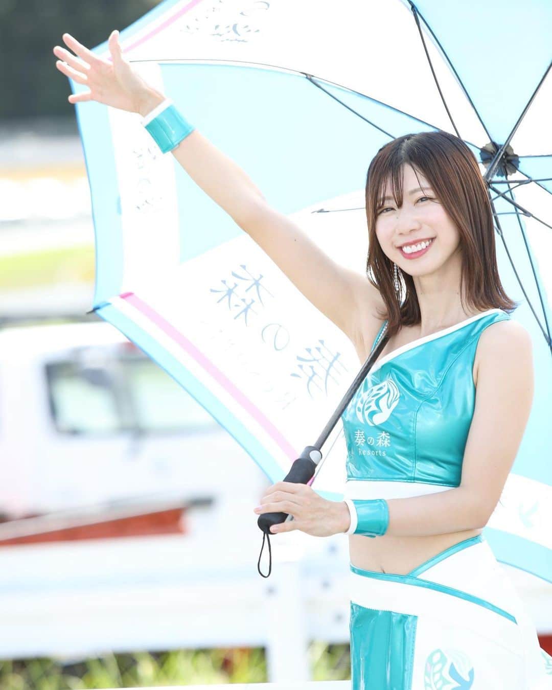 生田ちむのインスタグラム：「本日GR86/BRZCUP第5戦 岡山国際サーキットで予選が開催されました！  ASSO MOTOR SPORTS #11 脇阪選手 20位 #112 石森選手　25位  明日も応援宜しくお願い致します！！ 差し入れもたくさんたくさん ありがとうございます🥺  岡山国際サーキットイメージガールの 朝陽唯ちゃんとサーキットで会うことも出来ました🥺🩵 感動！！天使でした👼  色んな人が来てくれて お話もできて嬉しかった！ 奏の森の森ポーズもできたし いっぱいちむTハントできた🦖 こんな沢山の人がずっと着てくれてて 嬉しすぎたよ！人数揃うとすごいww  ありがとう♡ あんまり話せてない人は明日たくさん話そう！！」