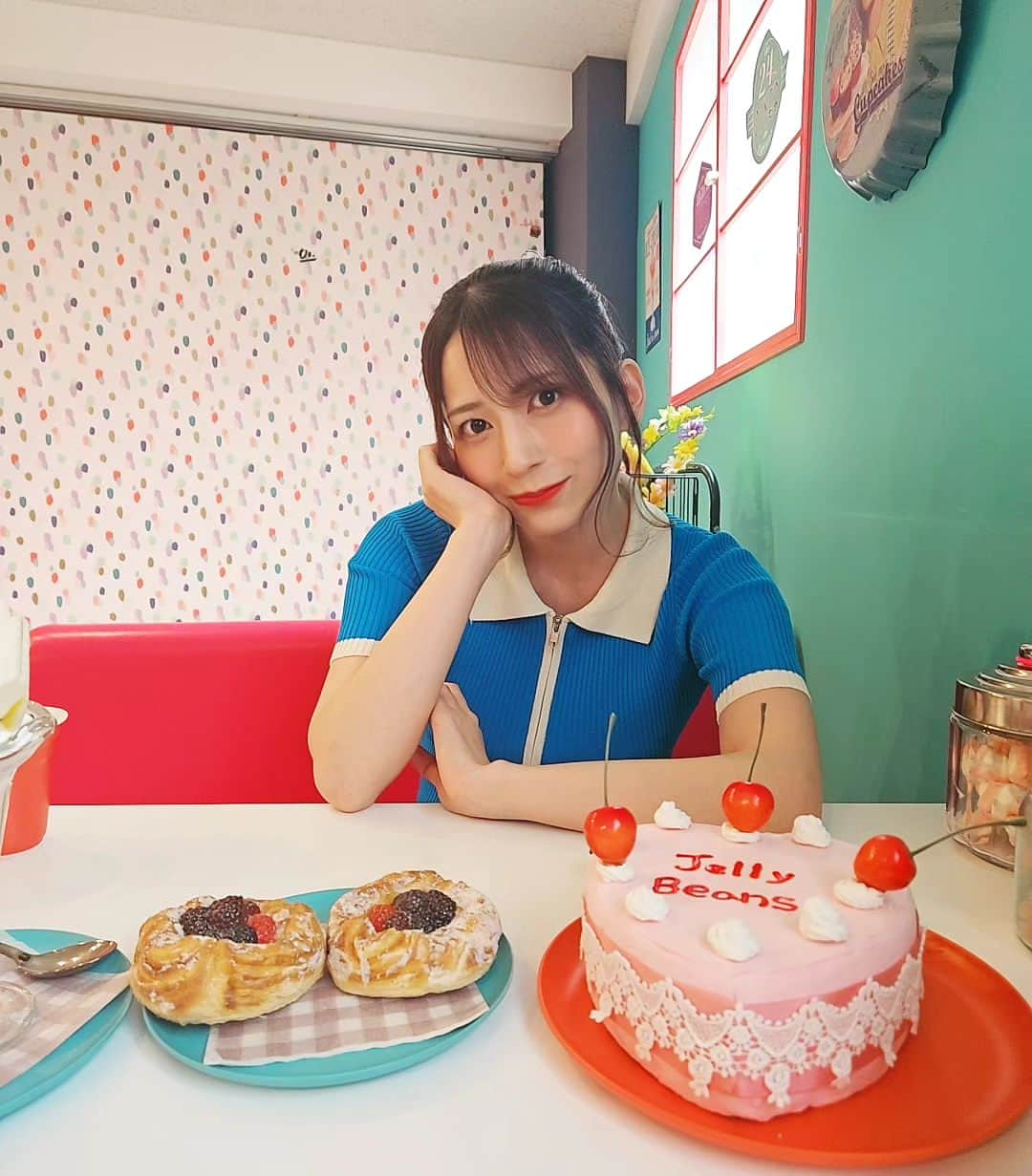 のインスタグラム：「🎂  #ケーキ #オフショット #撮影 #ポニーテール」