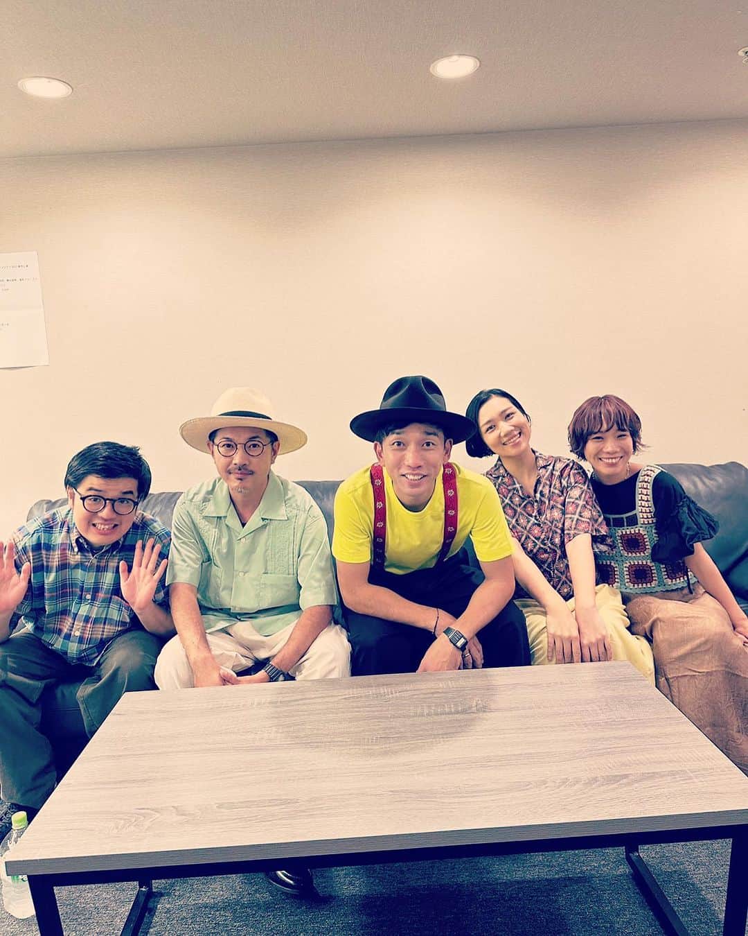 のインスタグラム：「😃2023.9.9  D.W.ニコルズ メジャーデビューから ちょうど14年の記念日。  またこうやってニコルズの曲を 演奏できて、それをみなさんと共有できて、ただただ幸せでした。  🥁実は今日の使っていたスネアは、マイライフストーリーのレコーディングにも使った、ニコルズデビュー当時、気に入ってメインで使っていたLudwig 70'sのLM400。  ここ10年くらいライブであまり使ってなくて、デビュー記念日だし！ と思って久しぶりに登場させたこの子も、今日は味方してくれた気がします。  🌊バンドの音が波みたいになった瞬間がたくさんあって、だから音楽ってやめられないよね、という至福のひと時でした🥁  楽しかったなー！  ニコルズの2人、 とみちゃん、谷ぴょん、 頼れるスタッフのみなさま、 そして、 見に来てくれたみなさま、 ありがとうございました！！！  残りの2人ツアーも楽しんで行ってらっしゃい🙌  #dw25」