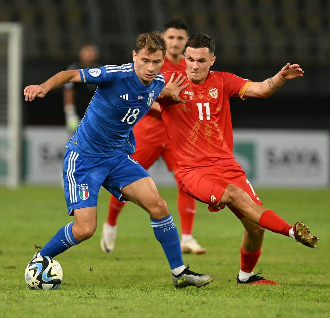 サッカーイタリア代表さんのインスタグラム写真 - (サッカーイタリア代表Instagram)「⏱️ 70' 🇲🇰vs🇮🇹 0-1  ⚽️ #Immobile 47'  📷  #Barella  #MacedoniaDelNordItalia  #Azzurri #Nazionale #VivoAzzurro」9月10日 5時16分 - azzurri