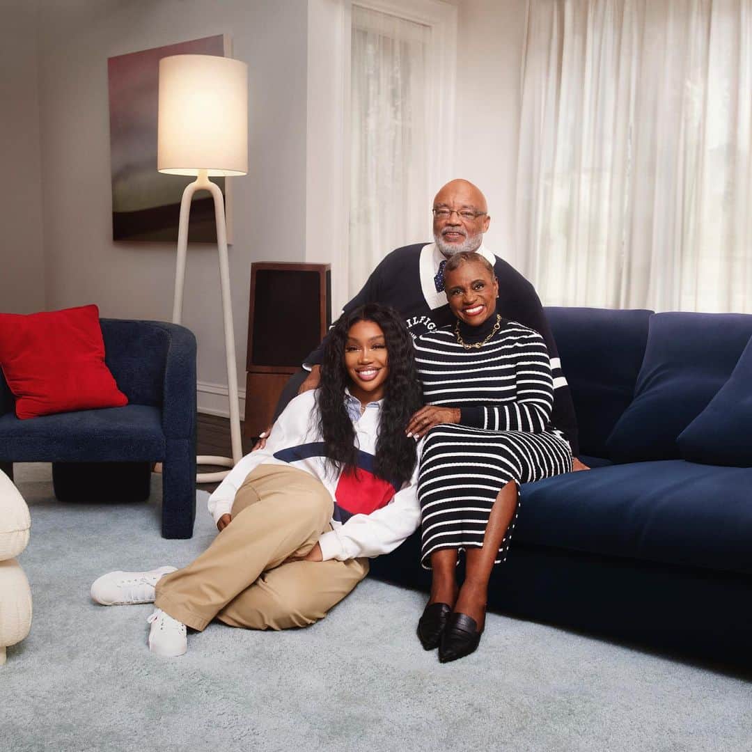 Tommy Hilfigerさんのインスタグラム写真 - (Tommy HilfigerInstagram)「Timeless icons worn by #SZA and her family. #TommyHilfiger #TommyFamily」9月10日 5時18分 - tommyhilfiger