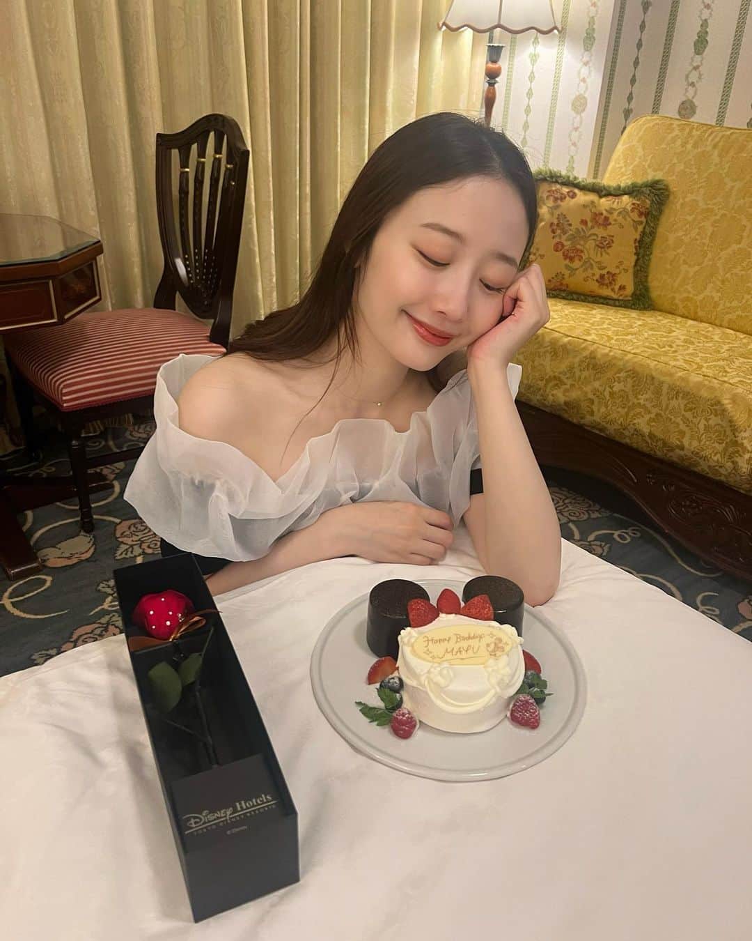 浦まゆのインスタグラム：「. 9月8日で31歳になりました！ 素敵な歳の重ね方をできるよう、日々を楽しく愛を持って生きたいと思います🌹 いつも愛をくださる皆さん、ありがとう！！」