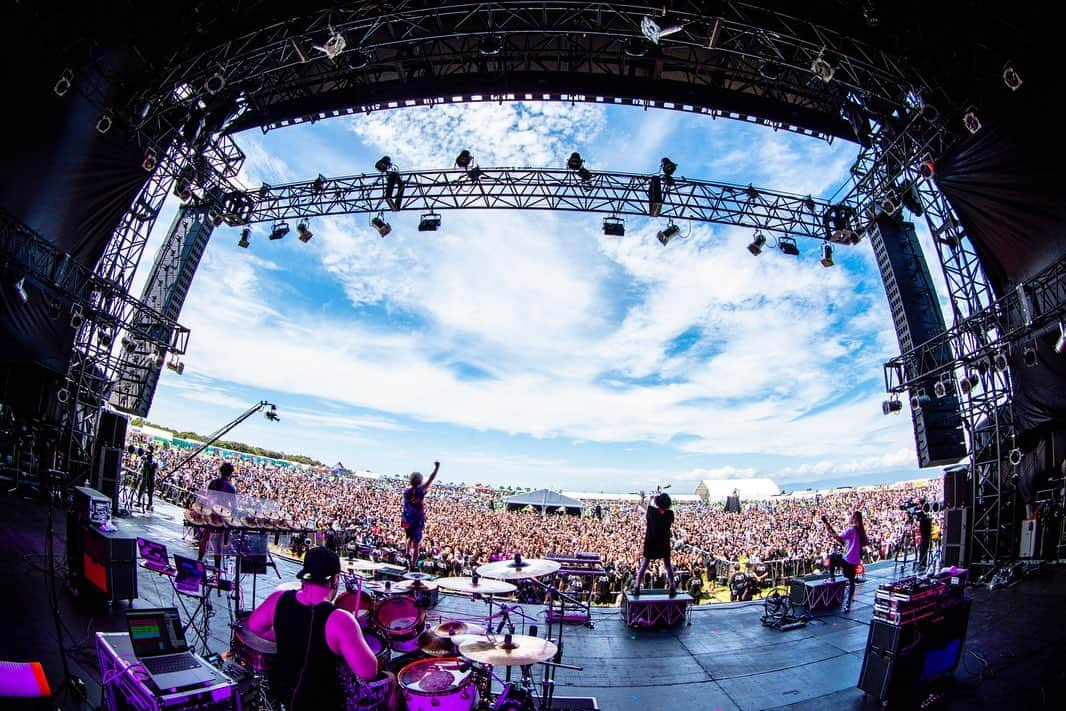 Fear, and Loathing in Las Vegasのインスタグラム：「初めてのハジマザ！！！ くっっっっそ楽しかった！ 早い時間から集まってくれたみんなありがとう！  #HAZIKETEMAZARE #OSAKA #FearandLoathinginLasVegas #ライブ写真 #LIVEPHOTO  Photo by Viola Kam (V'z Twinkle)  /So」