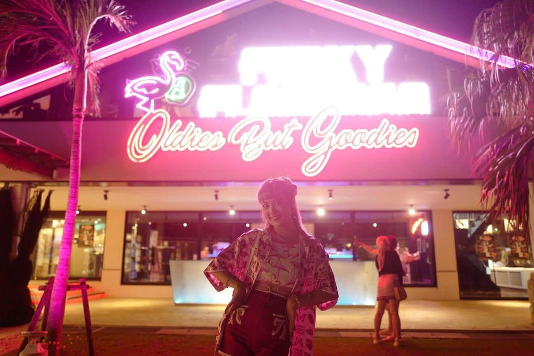 水森依音さんのインスタグラム写真 - (水森依音Instagram)「Oldies bar "FUNKY FLAMINGO"🏝🦩💘💘🫧   #oldies  #宮古島  #pinupstyle   #rockabilly」9月10日 0時03分 - ion_mizumori