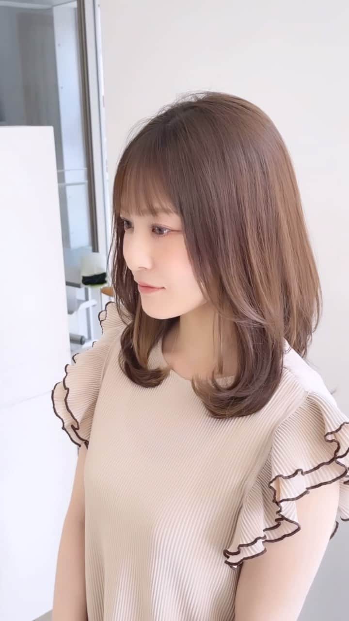上遠野裕樹のインスタグラム：「ナチュラルが1番❗️ワンカールミディアムヘア ✨オーダーのご参考に！ . 理想な髪型になるようにデザインさせていただきます！ . . ☑︎毎日なんかキマらない ☑︎かわいい髪型にしたい ☑︎艶が欲しい ☑︎キレイに伸ばしたい ☑︎前のカットで失敗された . 1つでも当てはまる方はご相談ください！ ． 自信をもってキレイにサラサラにします。 . ご予約はプロフィールURLからホットペッパー、またはインスタに直接DMでお受けしてます。 . 誰もが持つ髪のお悩み。一緒に解決していけたらと思います。全力でキレイにさせていただきます。 . Agnos青山  03-5469-3344 東京都南青山5-11-10南青山511ビル3F -—————————  #ミディアム #ミディアムスタイル #大人ミディアム #大人ヘア #ミディアムヘア #ミディアムヘアカタログ #ワンカール  #レイヤー #似合わせカット #似合わせ #顔まわりカット  #ひし形シルエット #大人かわいい  #小顔カット #ヘアカタログ #モテ髪」