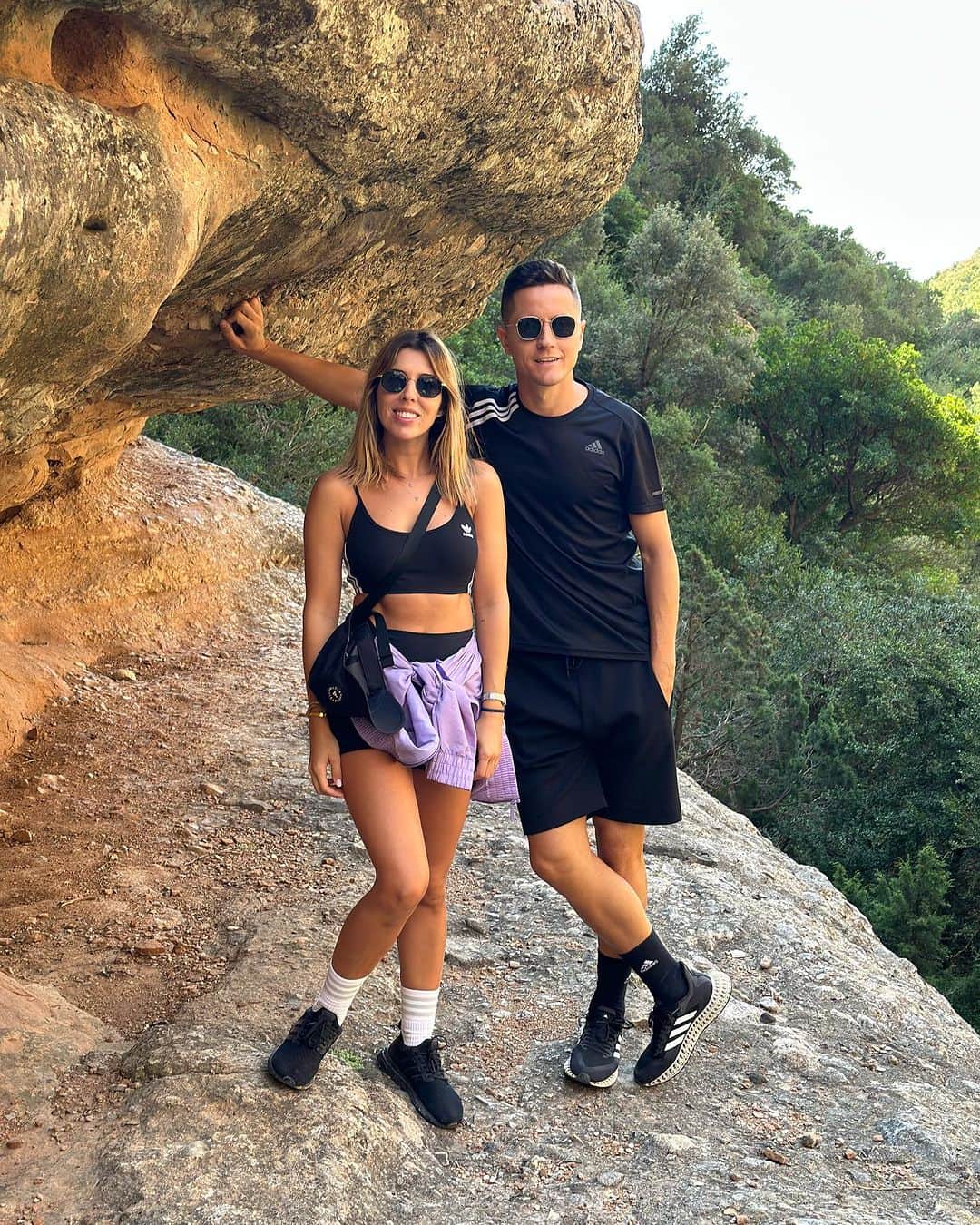 アンデル・エレーラのインスタグラム：「weekend off 🚶🏼🌲 🌞」