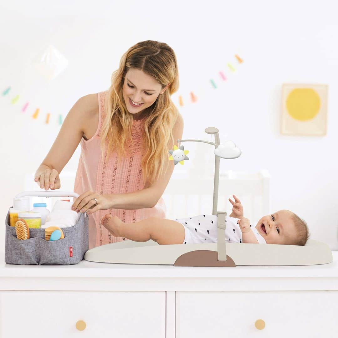 Skip Hopのインスタグラム：「Are you a neutral nursery fan? 🙋 Our Wipe-Clean Changing Pad comes in a beautiful NEW oat color that's perfect for baby's room! ✨  #skiphop #musthavesmadebetter #changingtable #diaperduty #nursery #nurserygear #babygear #neutralnursery #neutralpalette」