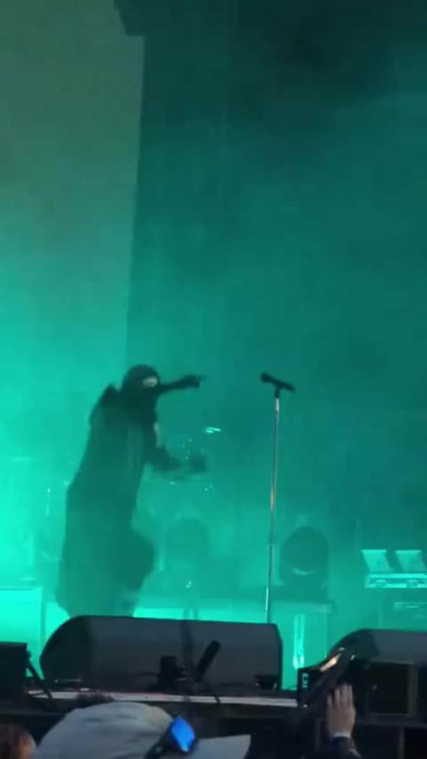Revolverのインスタグラム：「Vessel has the best dance moves.⁠ ⁠ 🙏 Sleep Token kicked off their highly anticipated, and totally sold-out, U.S. tour last night at Blue Ridge Rock Fest.⁠ ⁠ See the setlist and more fan-shot video at the link in our bio.⁠ ⁠ 🎥: julessabotage」