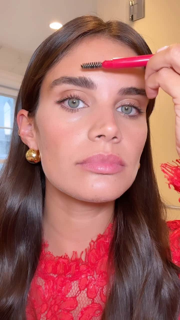 サラ・サンパイオのインスタグラム：「Get ready with me for the @prabalgurung show #nyfw #grwm」