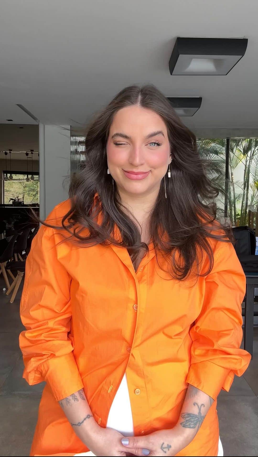 Bruna Unzuetaのインスタグラム：「É galeraaaa, data dupla na @shopee_br é motivo de festa e muita promoção!  São APENAS 9 milhões de reais em cupons de desconto e até 20% para compras feitas com Shoppee Pay. Ou seja galera, sem desculpas para aproveitar muito, mas lembrando, com muita (i)maturidade seeeempre. 🤪 #publi」