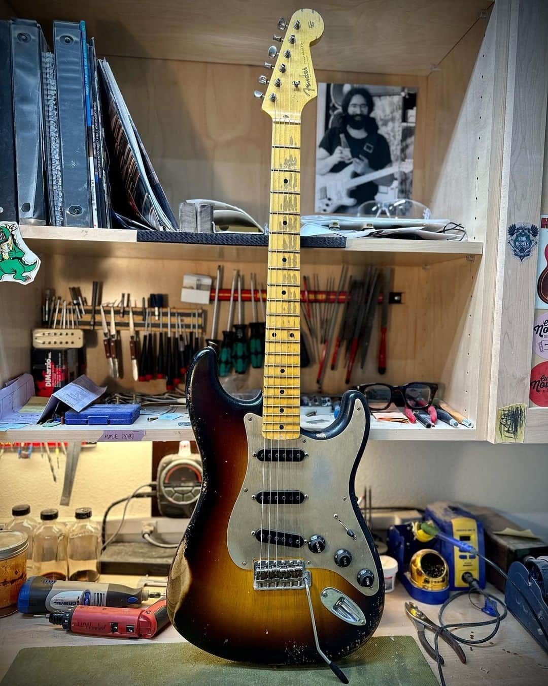Fender Guitarのインスタグラム：「You can never go wrong with a @Fendercustomshop Sunburst Strat. This '56 Strat built by @austinmacnutt_fender features a Gold anodized pickguard, Black covers & knobs, a 9.5" radius and a maple neck with a soft "V" shape. #Straturday」
