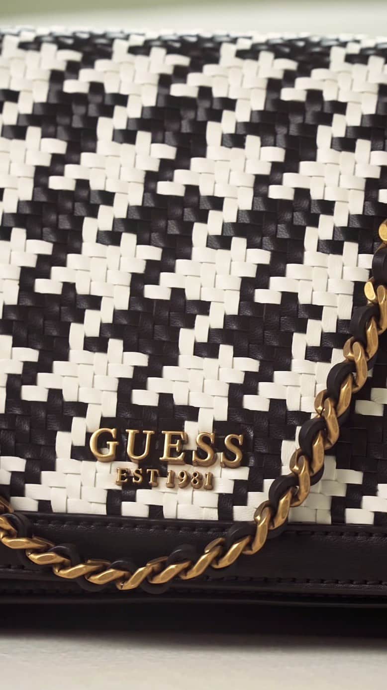 ゲスのインスタグラム：「A bag made for luxury, the Abey Convertible Tweed Crossbody. #GUESSHandbags」