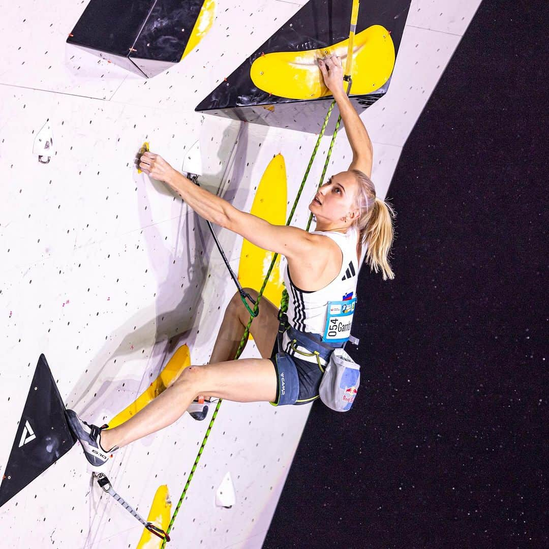 ヤンヤ・ガンブレットのインスタグラム：「Final round of the world cup season is calling 🤩 let’s goooo💪 📸: @vladek_zumr」