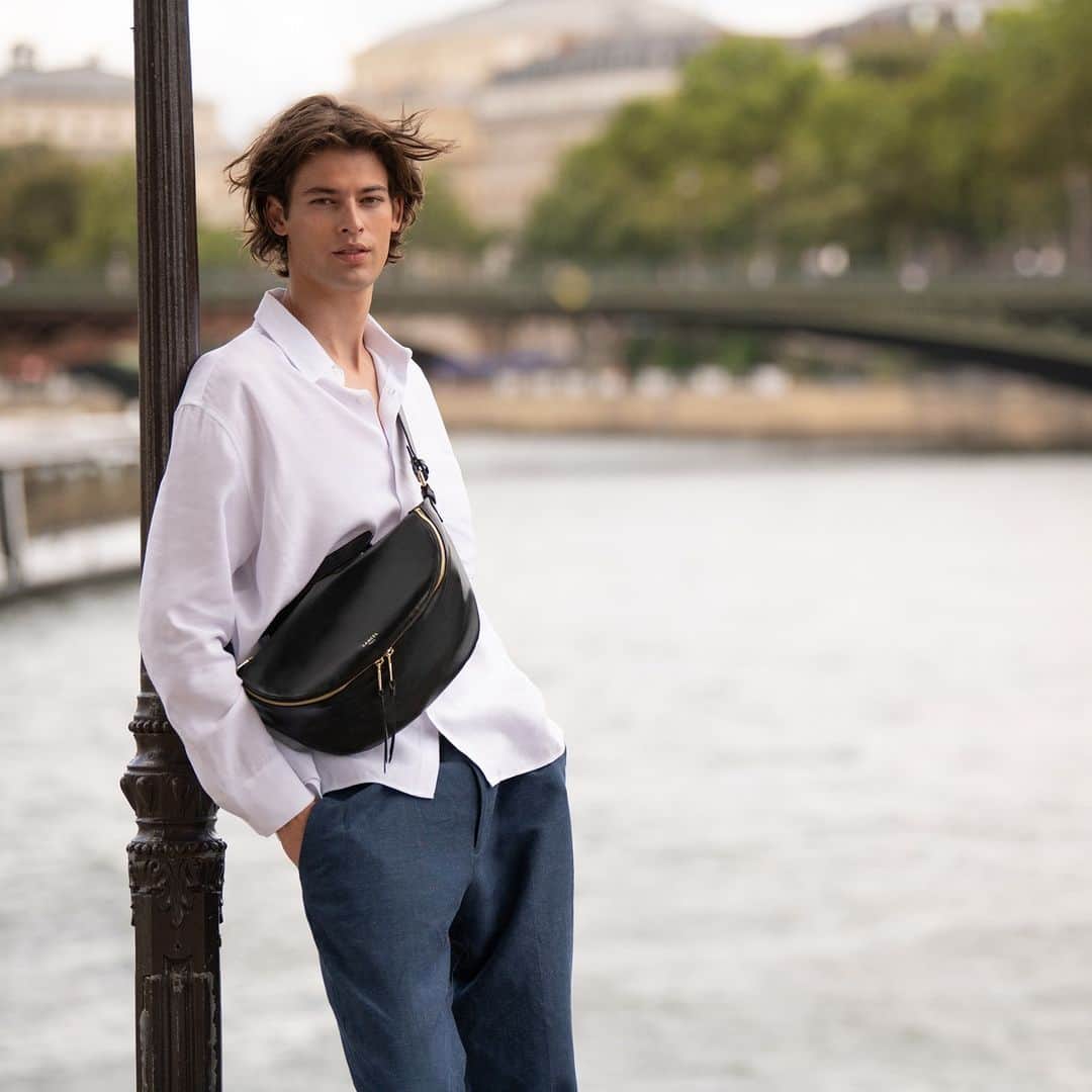 ランセルのインスタグラム：「The bag you don’t know you needed - and now you can't do without it anymore.  Origami – Smooth leather - Black  #LancelParis #FW23 #OrigamibyLancel #LancelTwist」