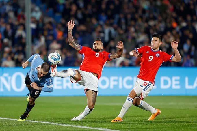 アルトゥーロ・ビダルのインスタグラム：「Seguiremos con más fe que nunca!!!🇨🇱🇨🇱 el trabajo y la convicción nos llevará a nuestro objetivo… Vamos Chile que esto recién comienza💪🏾💪🏾🙏👍🏼✌🏽」