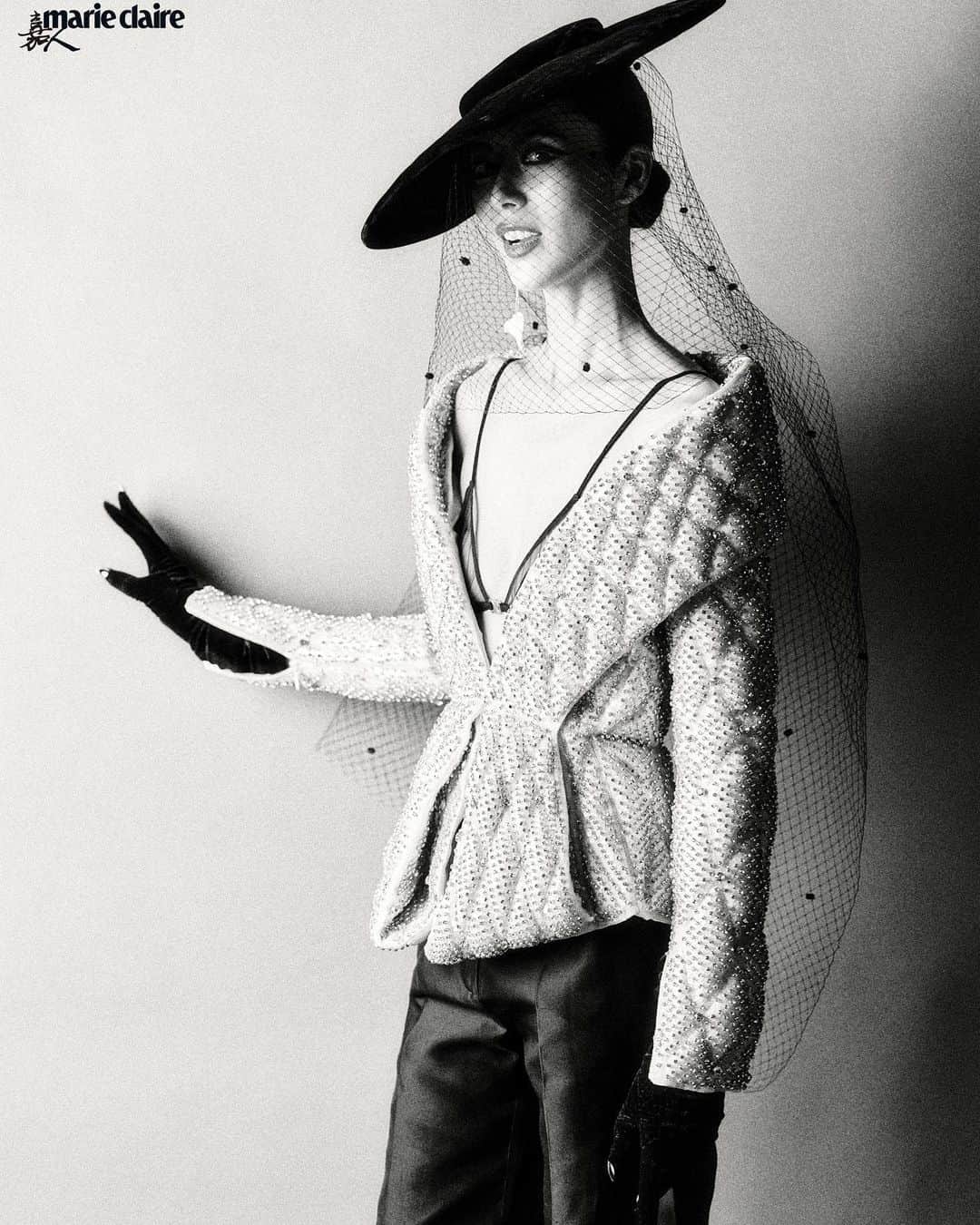 のインスタグラム：「LIVING MEMORY Encapsulating an air of fondly remembered elegance, supermodel @liuwenlw poses for @marieclaire.china’s September Issue wearing a #BALMAINFW23 confection by @olivier_rousteing.  The plunging quilted jacket with inset crystals is just one of the collection’s many silhouettes inspired by Pierre Balmain’s Jolie decadent archives, in an ode to “New French Style” with a modern twist.   Photographer: @_nickyang3  Model: @liuwenlw Stylist: @punkcherry」