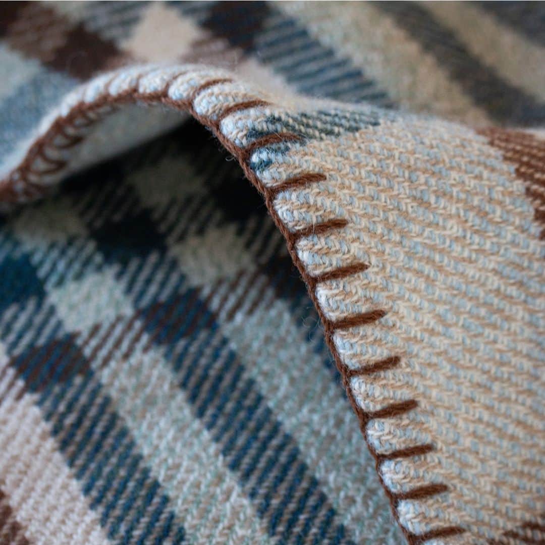 Johnstonsさんのインスタグラム写真 - (JohnstonsInstagram)「The exclusive Crofter’s Blanket takes inspiration from the rich, earthy hues of a Scottish landscape. Crafted from locally sourced 100% British wool, each piece was woven and finished in our own mill. The Crofter’s Blanket celebrates the opening of our dedicated sewing centre, Maker’s Croft.⁣ ⁣ ⁣ ⁣ ⁣ ⁣ ⁣ ⁣ ⁣ #JohnstonsOfElgin #ChooseWool #Wool #WoolBlanket #MadeInScotland #HandFinished #BritishWool #NatureInspired」9月10日 1時20分 - johnstonsofelgin