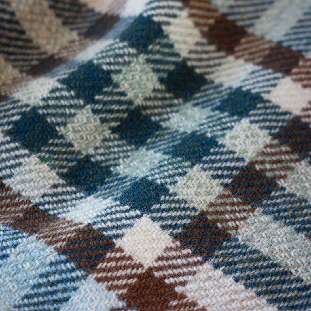 Johnstonsのインスタグラム：「The exclusive Crofter’s Blanket takes inspiration from the rich, earthy hues of a Scottish landscape. Crafted from locally sourced 100% British wool, each piece was woven and finished in our own mill. The Crofter’s Blanket celebrates the opening of our dedicated sewing centre, Maker’s Croft.⁣ ⁣ ⁣ ⁣ ⁣ ⁣ ⁣ ⁣ ⁣ #JohnstonsOfElgin #ChooseWool #Wool #WoolBlanket #MadeInScotland #HandFinished #BritishWool #NatureInspired」