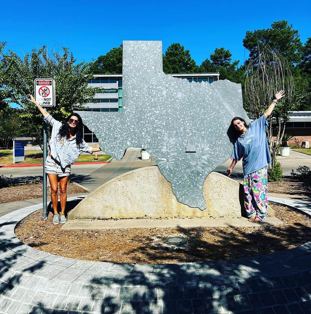 のインスタグラム：「Then we went through Texas… we stopped at the only place we could find which apparently was  a rave, a sports bar, a truck dealership, a Mexican restaurant and possibly the police station because all four sheriffs were there.   #blessed #grateful #roadtrip #mygirl #texas #trucks」