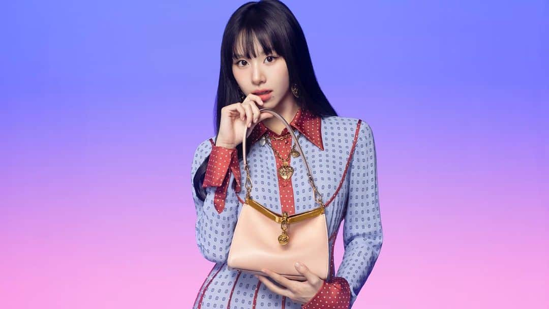 チェヨンのインスタグラム：「Excited to be a part of the ETRO family as the very first Japan brand ambassador   I can’t wait to show you guys the dreamy world of ETRO Stay tuned!   #Etro #EtroChaeyoung #TWICE #CHAEYOUNG #PR #JAPAN @etro」