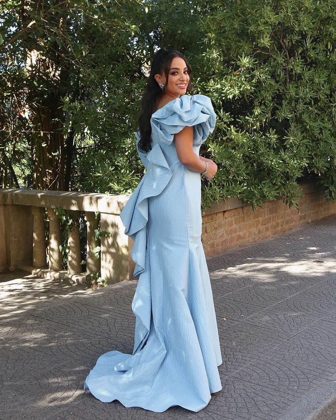 Khairiah Abulabanさんのインスタグラム写真 - (Khairiah AbulabanInstagram)「When in Venice .. #venicefilmfestival #venicebiennale  @labiennale   Styling @rawankattoa  Dress @eman_alajlan  Jwelery @nadine_jewellery  Clutch @hamdaalfahim x @tylerellisofficial  Makeup @armanibeauty via @vanessaudovicich Hair @kerastase_official via @rossimassimiliano_official  Nails @nourrnails Photography @hamedz199」9月10日 1時35分 - kh_abulaban