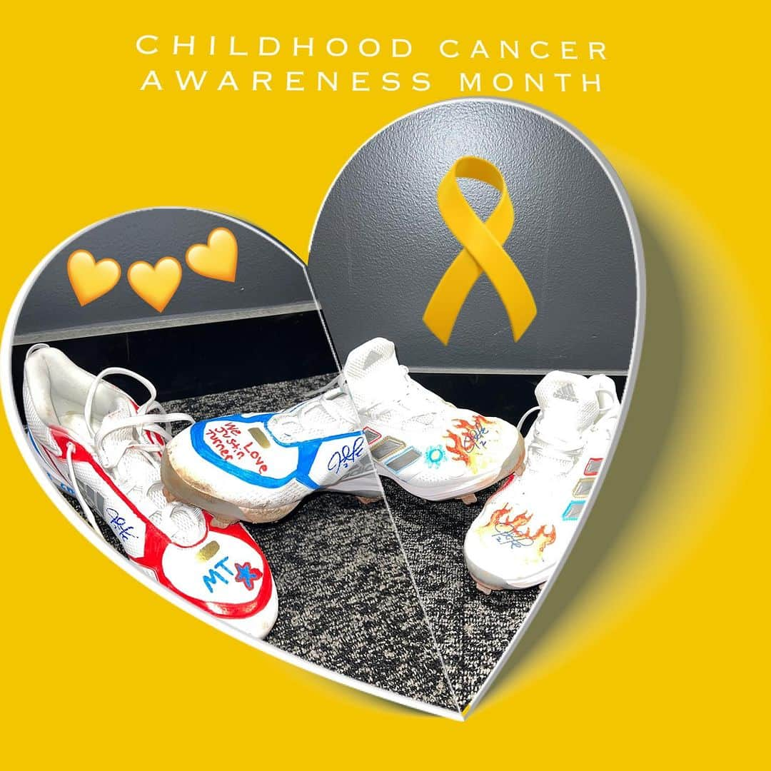 ジャスティン・ターナーのインスタグラム：「September is #ChildhoodCancerAwarenessMonth  For years I’ve been taking cleats into hospitals to let lil warriors design them to wear on the field.  Yesterday, with the help of the @redsox we took this tradition to a whole new level. My teammates joined me in sending cleats into @danafarber to let so many amazing kids use our cleats as a canvas to express themselves!   Such a powerful night as the @redsox went 💛 for all the incredible fighters battling the unthinkable.   The @redsoxfoundation is auctioning all the designed cleats worn in the game and signed by the players to raise funds for @thejimmyfund at @danafarber. Go here to get in on some auction action.  http://redsox.com/rsfauction」