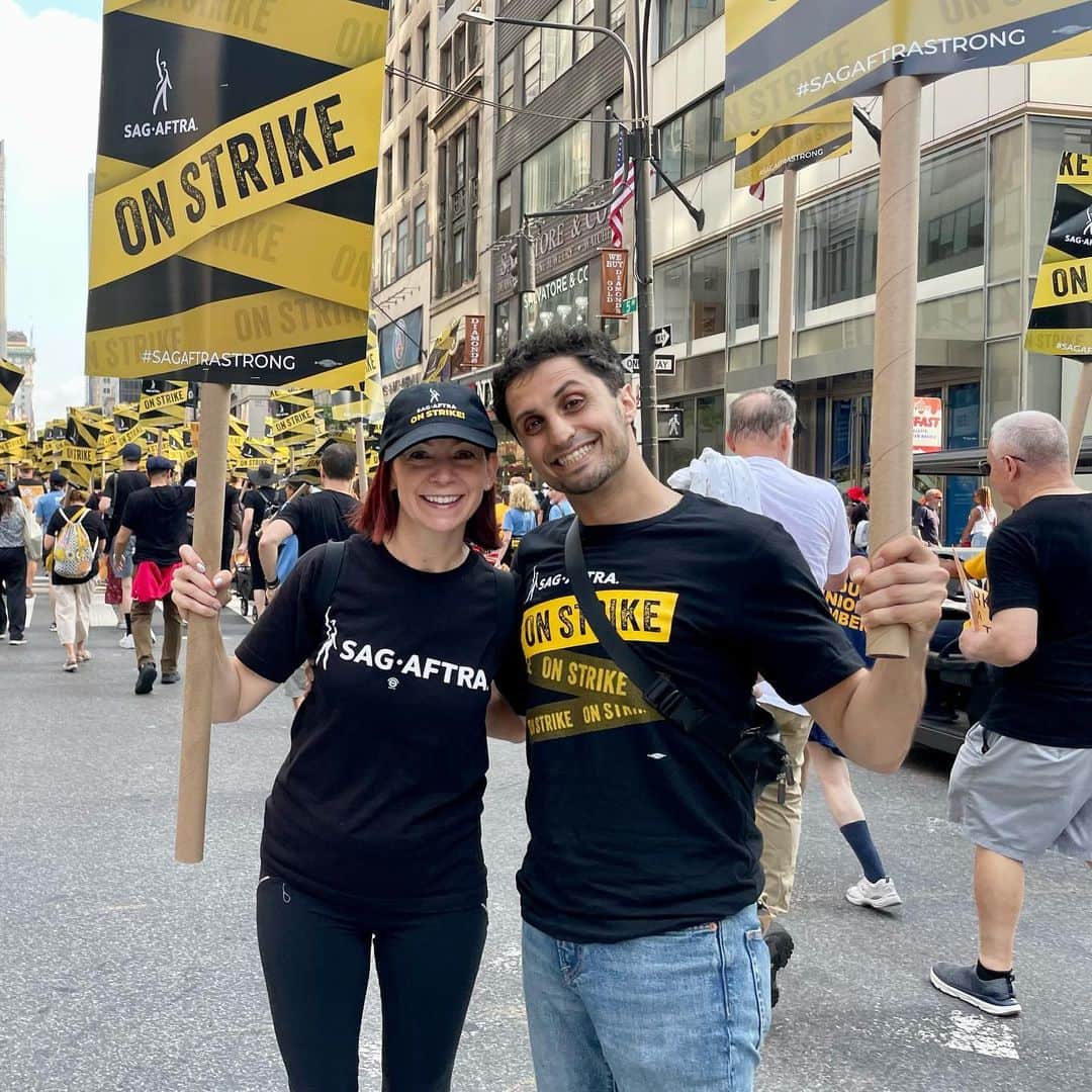 キャリー・プレストンのインスタグラム：「#SAGAFTRAStrong and #SAGAFTRA proud today at the NYC Labor Day Parade in solidarity with all workers !! 💪🏼」